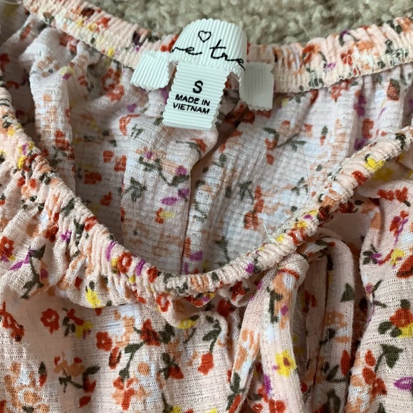 The cutest top I own! Size small! - Picture 2 of 3
